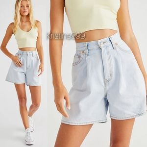 Levi's Premium Pleated Ribcage Shorts in Friendly Reminder Light Wash Retro